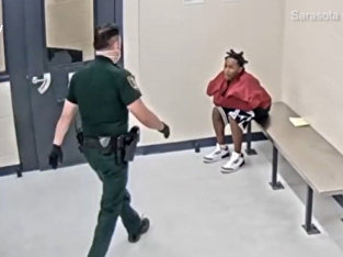 Сотрудник полиции отстранен от работы после нападения на 17-летнего юношу Сотрудник полиции отстранен от работы после нападения на 17-летнего юношу