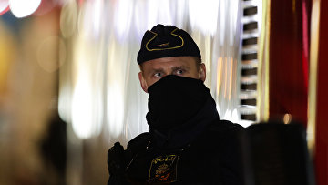 Сотрудник полиции на улице в Стокгольме, Швеция