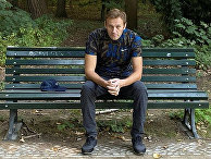 23 сентября 2020. Алексей Навальный сидит на скамейке в Берлине, Германия 23 сентября 2020. Алексей Навальный сидит на скамейке в Берлине, Германия