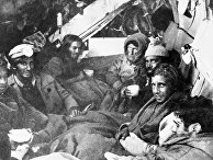 22 декабря 1972. Спасатели прибыли к последним выжившим после крушения самолета в Андах 22 декабря 1972. Спасатели прибыли к последним выжившим после крушения самолета в Андах