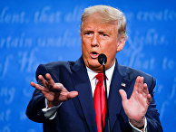 Президент США Дональд Трамп во время дебатов Президент США Дональд Трамп во время дебатов