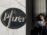 Логотип на здании штаб-квартиры Pfizer в Нью-Йорке Логотип на здании штаб-квартиры Pfizer в Нью-Йорке