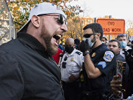 Сторонник Дональда Трампа во время митинга в Вашингтоне Сторонник Дональда Трампа во время митинга в Вашингтоне
