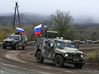 Сопровождение российскими миротворцами азербайджанской военной колонны Сопровождение российскими миротворцами азербайджанской военной колонны