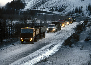 Автоколонна на Колымской автомагистрали Автоколонна на Колымской автомагистрали