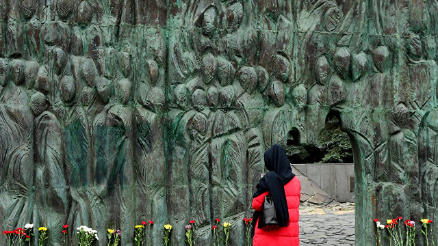 Le Monde (Франция): как Владимир Путин затыкает рот историкам, чтобы переписать историю России
