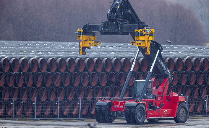 6 января 2021. Трубы для «Северного потока — 2» в порту Мукран на острове Рюген, Германия 6 января 2021. Трубы для «Северного потока — 2» в порту Мукран на острове Рюген, Германия