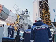 РКН "Союз-2.1б" с КА OneWeb установлена на стартовый стол на космодроме Восточный РКН "Союз-2.1б" с КА OneWeb установлена на стартовый стол на космодроме Восточный