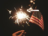 Флаг США и бенгальский огнь Флаг США и бенгальский огнь