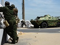 Бойцы народного ополчения Донбасса на блокпосту возле села Пески Бойцы народного ополчения Донбасса на блокпосту возле села Пески