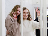 Журналисты Катерина Бахвалова и Дарья Чулцова во время судебного процесса в Минске Журналисты Катерина Бахвалова и Дарья Чулцова во время судебного процесса в Минске