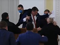 В Харькове депутаты сцепились из-за русского языка и госпереворота В Харькове депутаты сцепились из-за русского языка и госпереворота