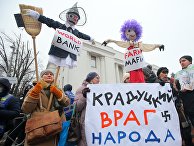 Участники акции протеста у здания Верховной рады Украины в Киеве Участники акции протеста у здания Верховной рады Украины в Киеве