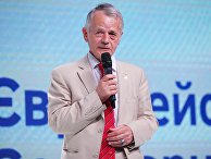Политик Мустафа Джемилев Политик Мустафа Джемилев