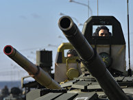 Военнослужащий в танке Т-72Б Военнослужащий в танке Т-72Б