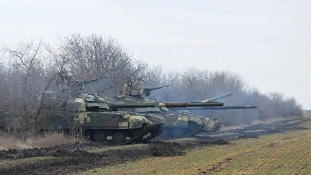 Обозреватель (Украина): ВСУ устроили масштабные маневры танков и артиллерии возле Крыма