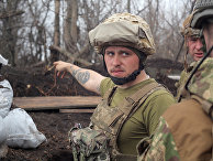Украинские военные на линии разграничения между ДНР и Украиной Украинские военные на линии разграничения между ДНР и Украиной