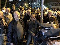 Противники Н. Пашиняна пикетируют правительственные дачи Противники Н. Пашиняна пикетируют правительственные дачи