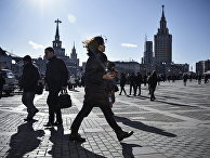 Прохожие на Комсомольской площади, Москва Прохожие на Комсомольской площади, Москва