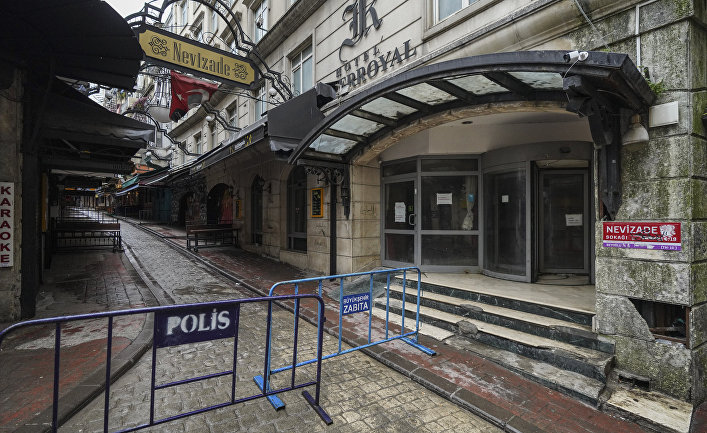 Огороженная и пустая в Стамбуле