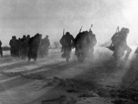 Великая Отечественная война 1941-1945 годов. Немецкие солдаты сдаются в плен во время битвы под Москвой Великая Отечественная война 1941-1945 годов. Немецкие солдаты сдаются в плен во время битвы под Москвой
