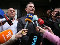 Народный депутат Украины В. Медведчук приехал в офис генерального прокурора для дачи показаний Народный депутат Украины В. Медведчук приехал в офис генерального прокурора для дачи показаний