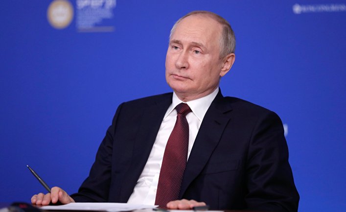 Президент РФ В. Путин во время встречи в режиме видеоконференции с руководителями ведущих мировых информационных агентств