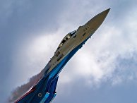Истребитель Су-35С выполняет демонстрационный полет Истребитель Су-35С выполняет демонстрационный полет