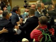 В парламенте Грузии произошла массовая драка В парламенте Грузии произошла массовая драка