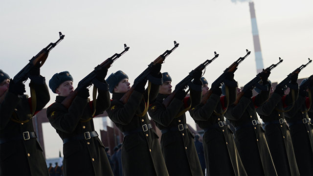 АК-47 против АК-74: как показывают себя армейские рабочие лошадки (Business Insider, США)