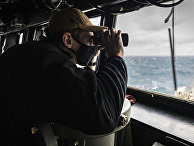 Матрос на американском эсминце USS John S. McCain в Тайваньском проливе Матрос на американском эсминце USS John S. McCain в Тайваньском проливе