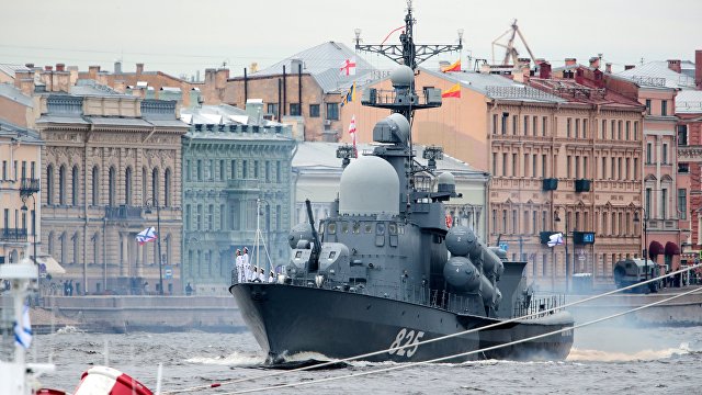 Гуаньча (Китай): парад в честь Дня Военно-морского флота в Санкт-Петербурге