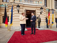 Президент Украины Владимир Зеленский и канцлер Германии Ангела Меркель Президент Украины Владимир Зеленский и канцлер Германии Ангела Меркель