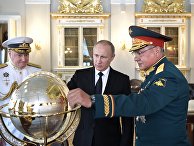 Президент РФ В. Путин принимает участие в торжествах по случаю Дня ВМФ РФ Президент РФ В. Путин принимает участие в торжествах по случаю Дня ВМФ РФ